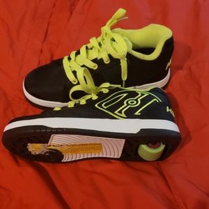 Kids Heelys Size 4